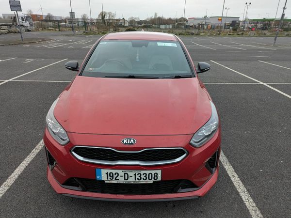 Kia Ceed Hatchback, Petrol, 2019, Red