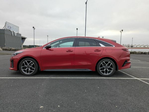 Kia Ceed Hatchback, Petrol, 2019, Red