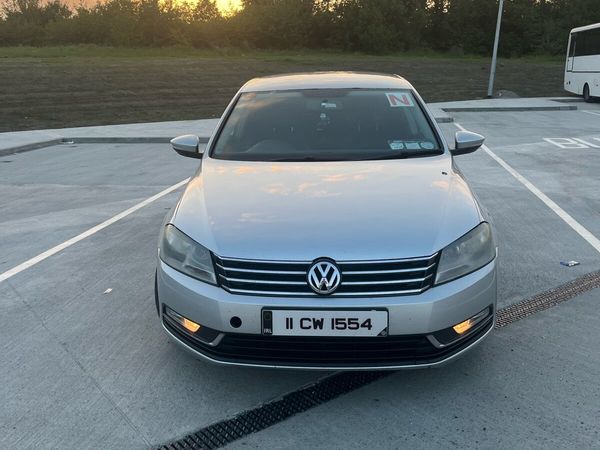 Volkswagen Passat Saloon, Diesel, 2011, Silver