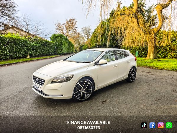 Volvo V40 Hatchback, Petrol, 2014, White