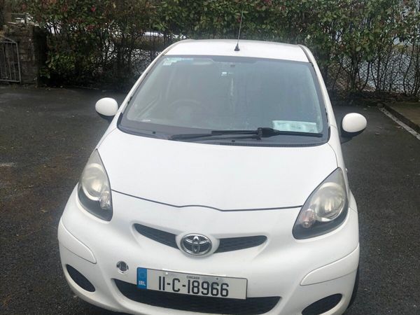 Toyota Aygo Hatchback, Petrol, 2011, White