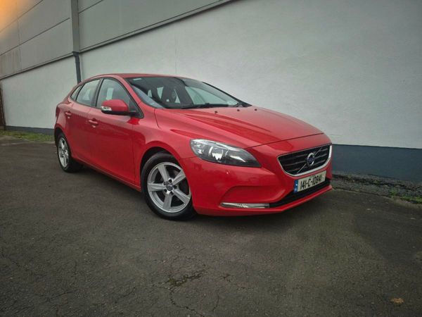 Volvo V40 Hatchback, Diesel, 2014, Red