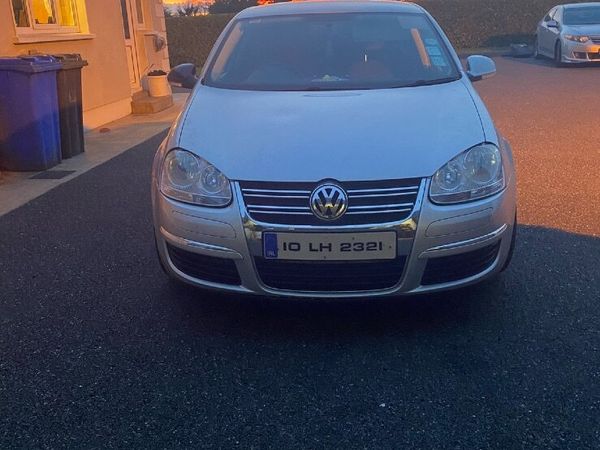 Volkswagen Jetta Saloon, Diesel, 2010, Silver