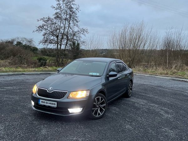 Skoda Octavia Saloon, Diesel, 2015, Grey