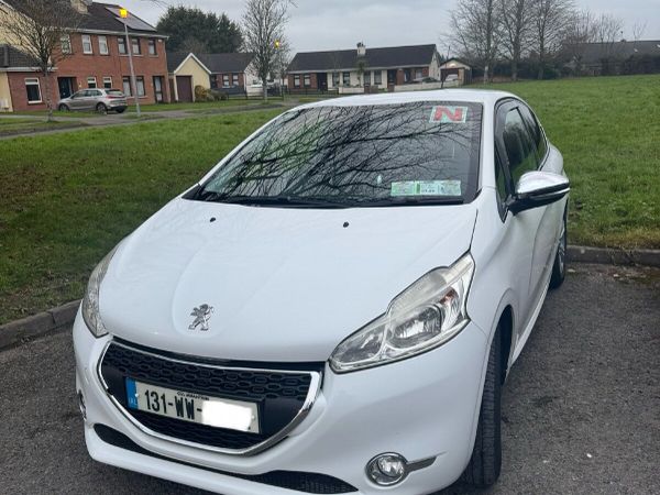 Peugeot 208 Hatchback, Petrol, 2013, White