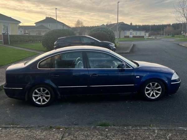 Volkswagen Passat Saloon, Diesel, 2005, Blue