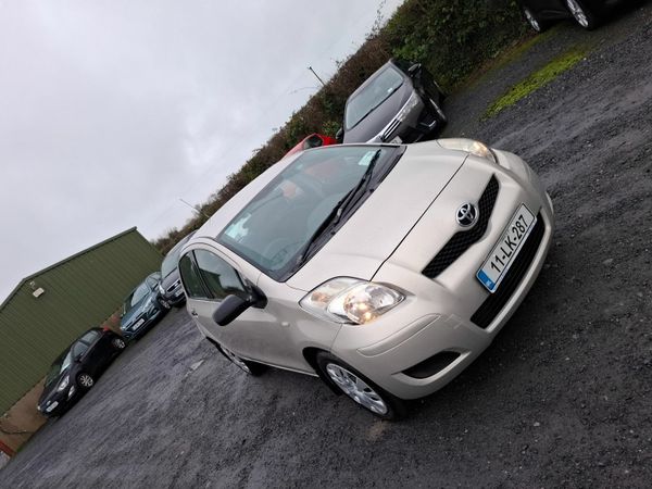 Toyota Yaris Hatchback, Petrol, 2011, Gold