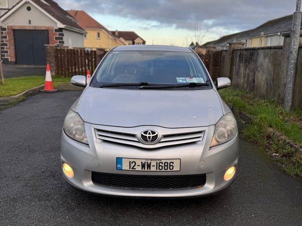 Toyota Auris Hatchback, Diesel, 2012, Silver