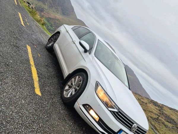 Volkswagen Passat Saloon, Diesel, 2015, White