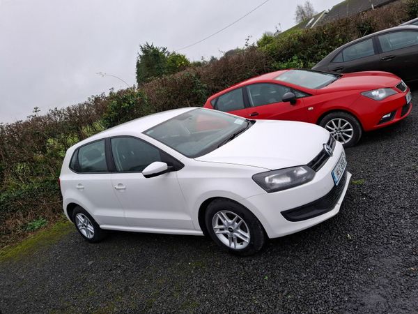 Volkswagen Polo Hatchback, Petrol, 2014, White