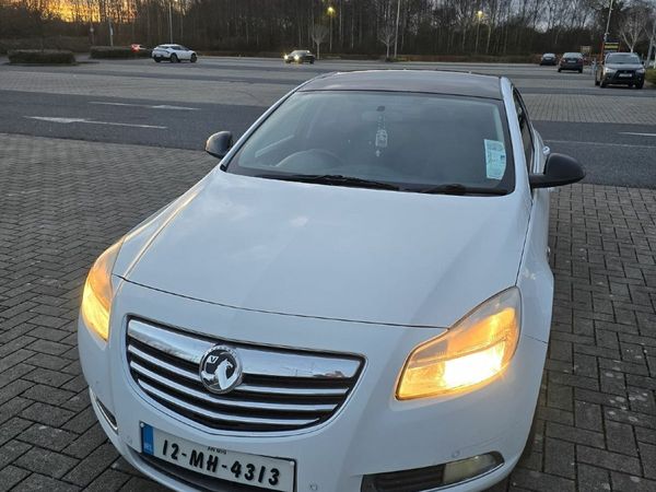 Vauxhall Insignia Hatchback, Diesel, 2012, White