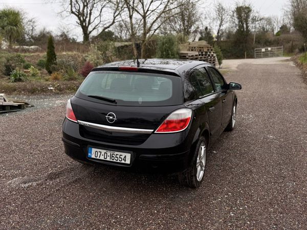 Opel Astra Hatchback, Petrol, 2007, Black