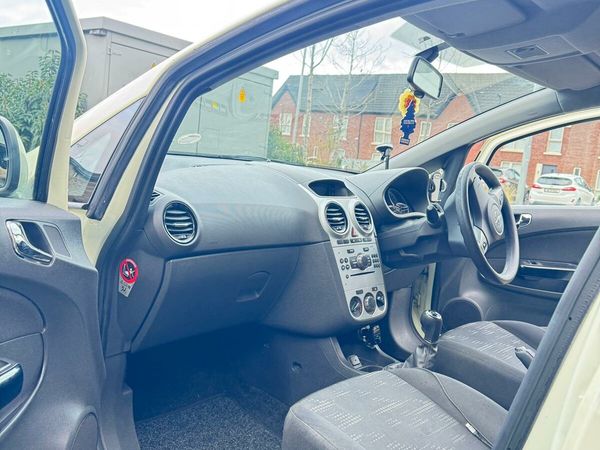 Opel Corsa Hatchback, Petrol, 2013, Green