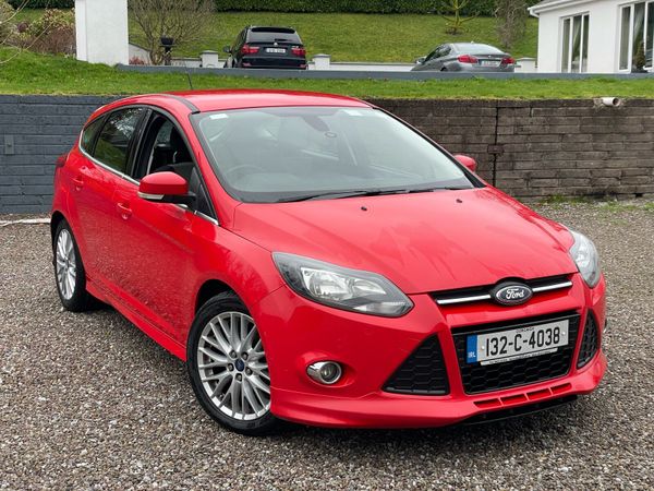 Ford Focus Hatchback, Diesel, 2013, Red