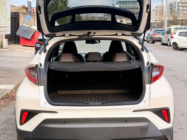 Toyota C-HR SUV, Petrol Hybrid, 2018, White