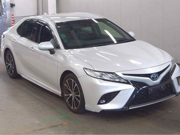 Toyota Camry Saloon, Petrol Hybrid, 2020, Silver