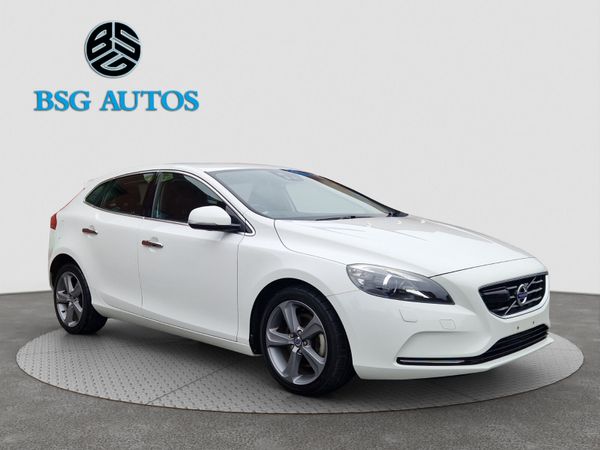 Volvo V40 Hatchback, Petrol, 2015, White