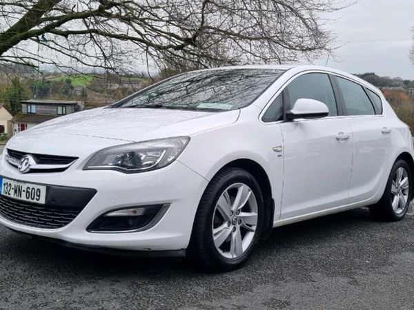 Vauxhall Astra Hatchback, Diesel, 2013, White