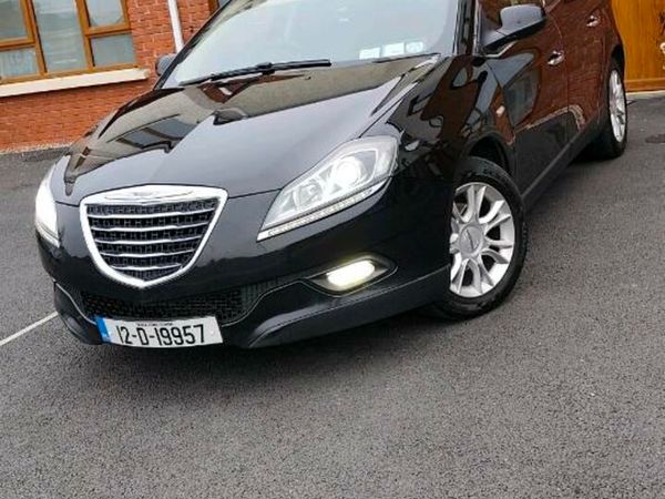 Chrysler Delta MPV, Diesel, 2012, Black