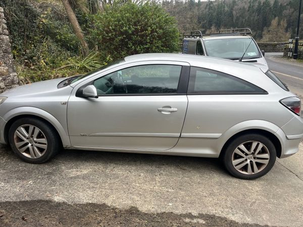 Opel Astra Hatchback, Petrol, 2006, Silver