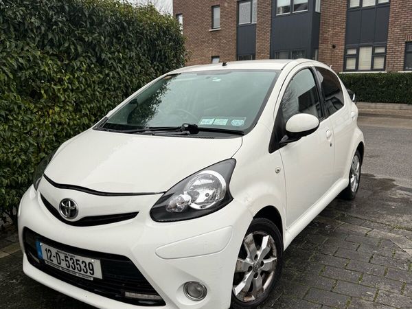 Toyota Aygo Hatchback, Petrol, 2012, White