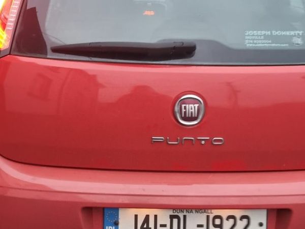 Fiat Punto Hatchback, Petrol, 2014, Red