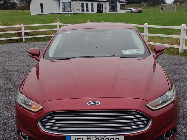 Ford Mondeo Hatchback, Diesel, 2015, Red