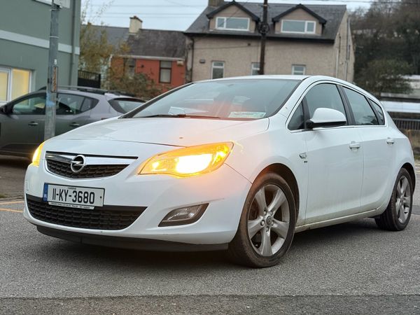 Vauxhall Astra Hatchback, Diesel, 2011, White