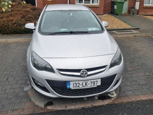 Vauxhall Astra Hatchback, Diesel, 2013, Silver