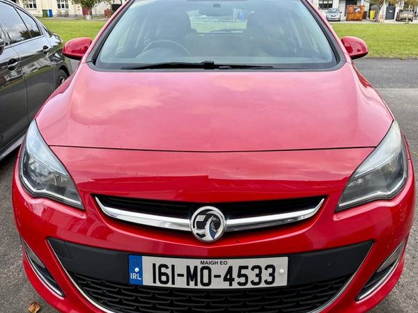 Vauxhall Astra Hatchback, Petrol, 2016, Red