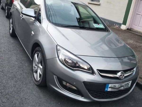 Vauxhall Astra Hatchback, Petrol, 2014, Silver
