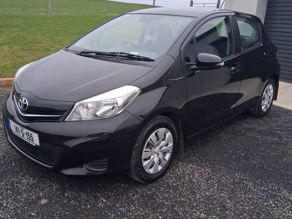Toyota Yaris Hatchback, Petrol, 2014, Black