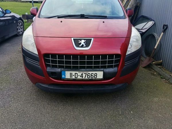 Peugeot 3008 MPV, Diesel, 2011, Red