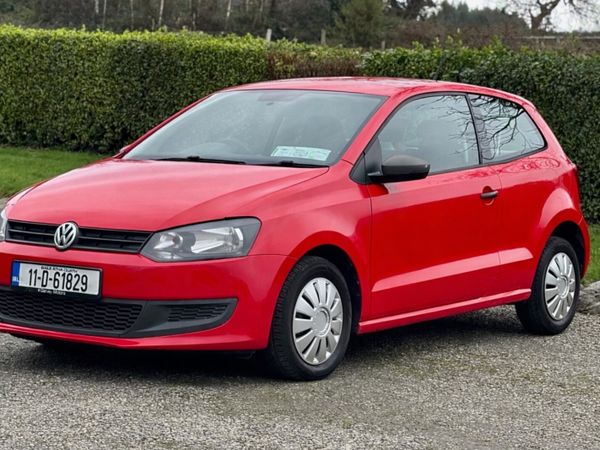 Volkswagen Polo Hatchback, Petrol, 2011, Red