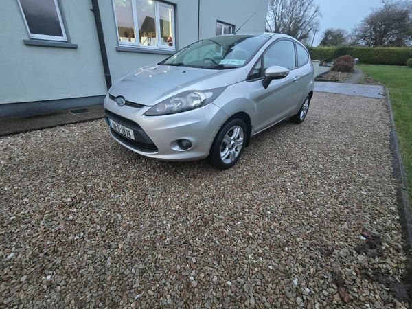 Ford Fiesta Hatchback, Petrol, 2009, Silver