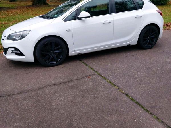Opel Astra Hatchback, Diesel, 2015, White