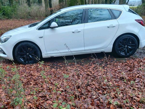 Opel Astra Hatchback, Diesel, 2015, White