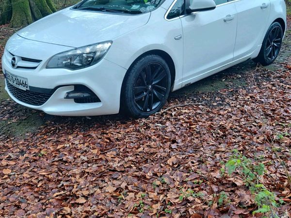 Opel Astra Hatchback, Diesel, 2015, White