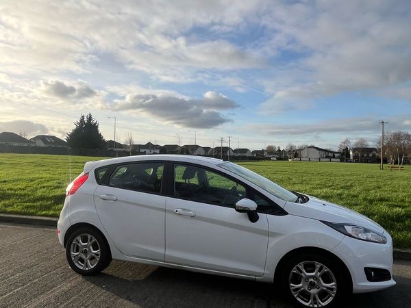 Ford Fiesta Hatchback, Petrol, 2016, White