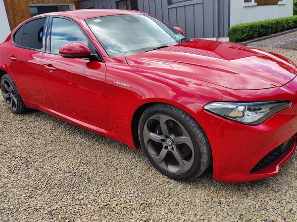 Alfa Romeo Giulia Saloon, Petrol, 2019, Red