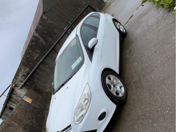 Ford Focus Hatchback, Diesel, 2012, White