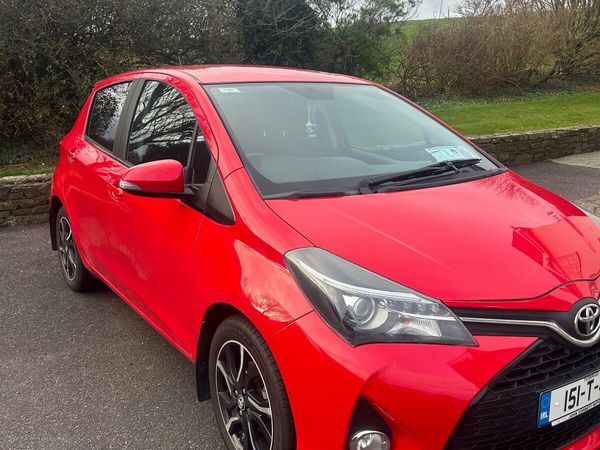 Toyota Yaris Hatchback, Petrol, 2015, Red