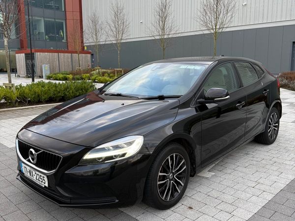 Volvo V40 Hatchback, Diesel, 2017, Black