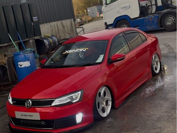 Volkswagen Jetta Saloon, Diesel, 2013, Red