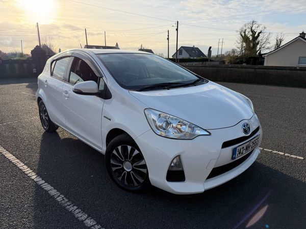 Toyota Aqua Hatchback, Petrol Hybrid, 2014, White