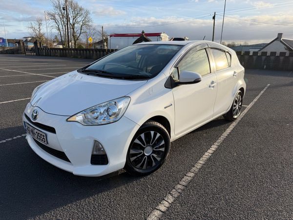 Toyota Aqua Hatchback, Petrol Hybrid, 2014, White