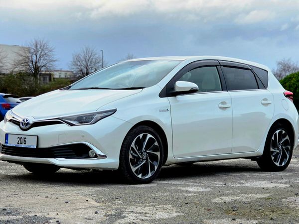 Toyota Auris Hatchback, Petrol, 2016, White