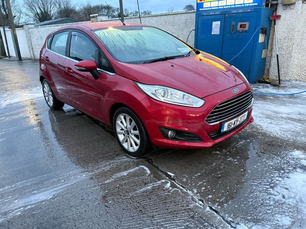 Ford Fiesta Hatchback, Petrol, 2016, Red
