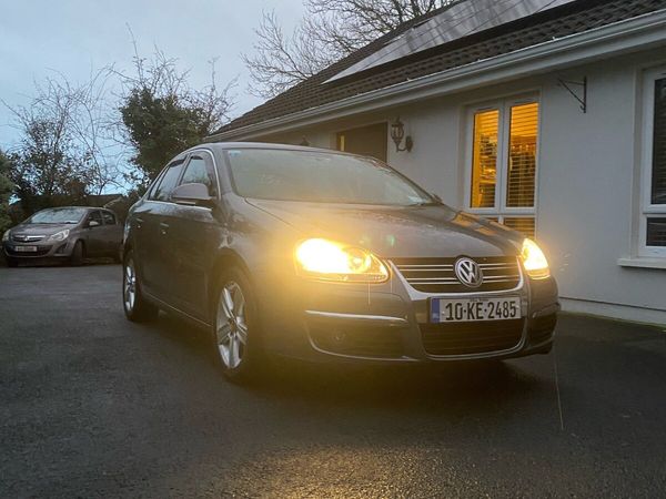 Volkswagen Jetta Saloon, Diesel, 2010, Grey