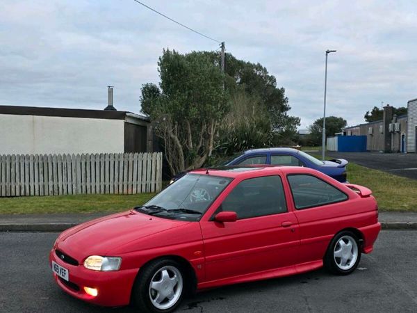 Ford Escort Hatchback, Petrol, 1995, Red